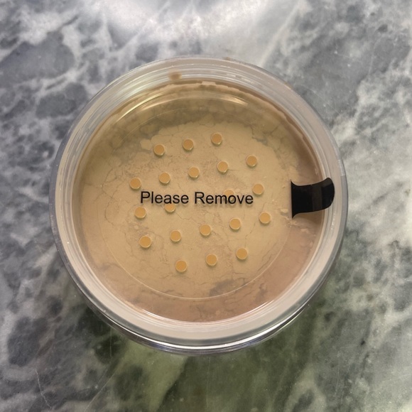 New Essence My Skin Perfector Loose Fixing Powder - Picture 3 of 4